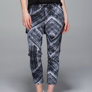 Lululemon Jet Crop Slim Trouser - Size 6